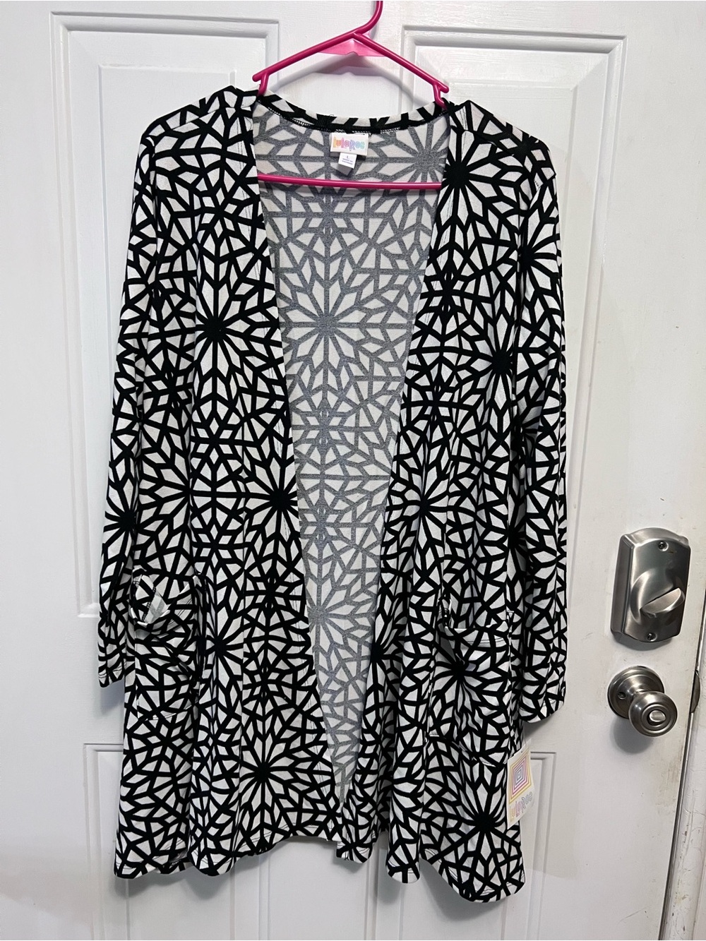 LuLaRoe Caroline Cardigan Women’s L NWT Black White Geometric Print Pockets